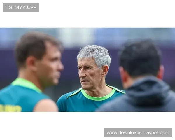 终场哨响，雷恩临时主帅坦布雷低头掩面，换帅动荡持续